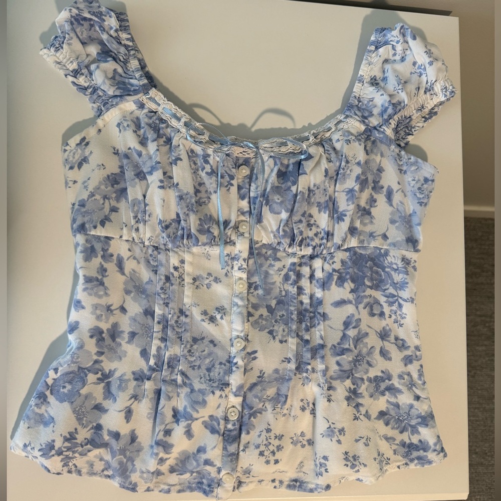 Like new - hollister off the shoulder pintuck blouse